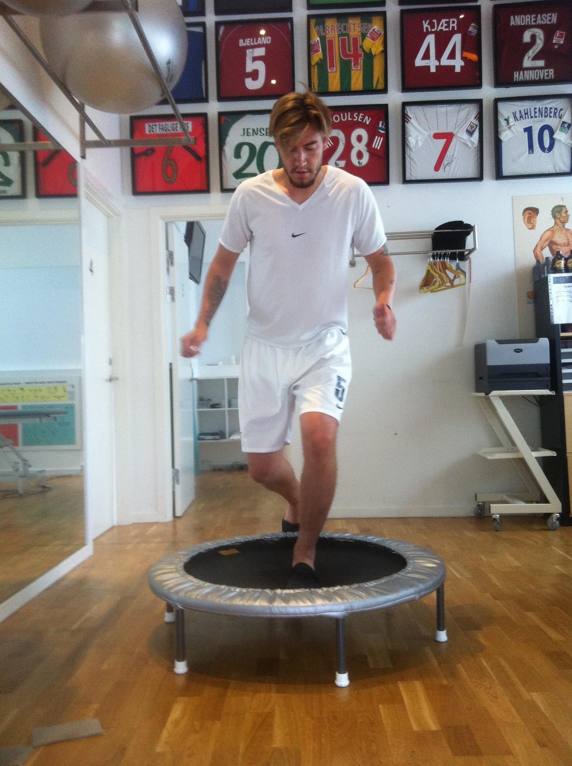 Nicklas Bendtner træner i Thomas klinik.